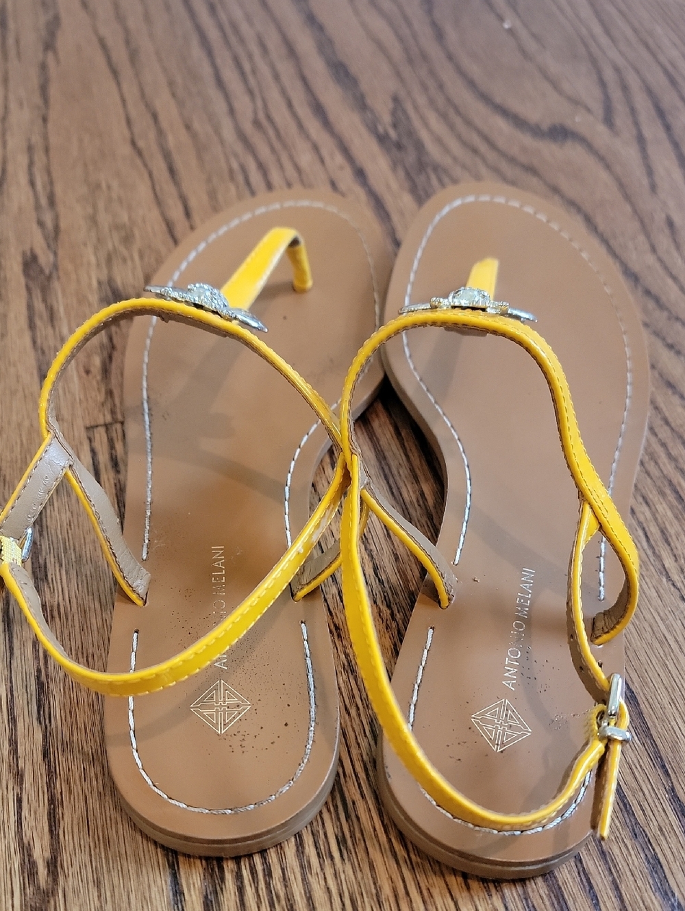 Antonio Melani Sandals Yellow With Jewel Encrusted Bee Size 8.5 Very Good - Picture 4 of 7
